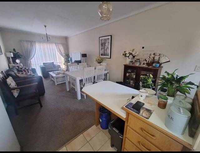 2 BEDROOM APARTMENT FOR SALE IN LYNNWOOD